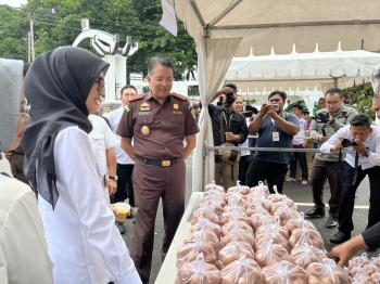 Wagub Lampung Tinjau Pasar Kangkung, Pastikan Ketersediaan dan Stabilitas Harga Bahan Pokok Jelang Ramadhan   