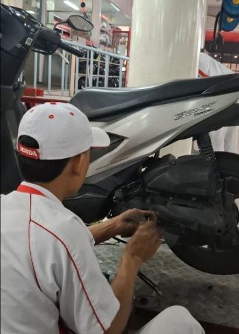 Cuaca Tak Menentu? Yuk, Rawat Motor Secara Berkala Biar Tetap Aman di Jalan!