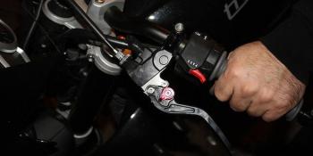 Cara Menjaga Kampas Kopling Motor Biar Awet