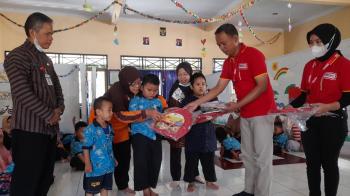 Kolaborasi â€œTunjuk Tangan Untuk Generasi Maju" oleh SGM Eksplor dan Alfamart Dukung Pendidikan dan Nutrisi Anak Generasi Maju Indonesia dari Aceh Hingga Papua