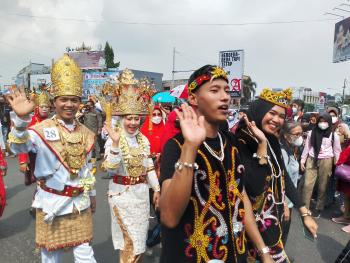 Pawai Festival Mobil Hias dan Parade Budaya Nusantara Digelar 