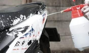Penyebab Cat Bodi Kusam? Bisa Jadi Salah Pilih Sabun Cuci Motor â€“ Cari yang Seperti Ini!