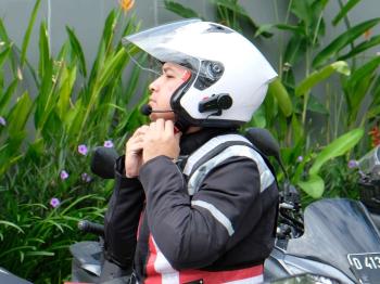 Mengenal Jenis-jenis Tali Pengunci Helm