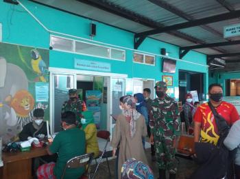 Vaksinasi Dosis 1 di Ikuiti 262 Warga BandonganÂ Â 