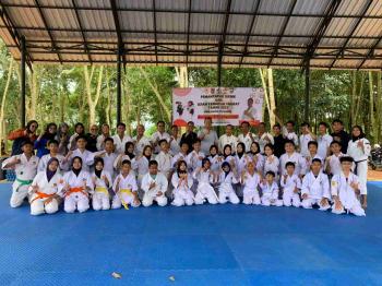 37 Kenshi Ikuti Ujian Kenaikan Tingkat (UKT) Pengkab PERKEMI Tanah Laut