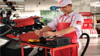 Cara Cek Aki Motor Lemah Biar Tak Mogok di Tengah Jalan 