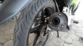 Penyebab Ban Belakang Motor Cepat Botak