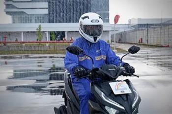 Alasan Mengapa Jas Hujan Penting Di Persiapkan