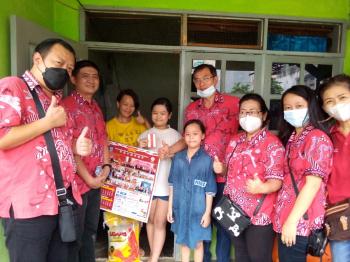 Jelang Imlek 2022 PSMTI Lampung Bagikan Angpao