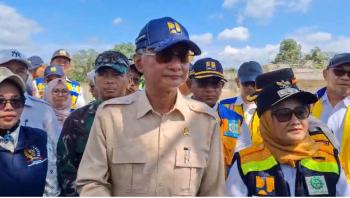 Menteri PU Meninjau Langsung Kondisi Jembatan Way Bungur 