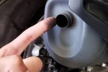 Mengapa Lubang Knalpot Motor Basah dan Hitam?
