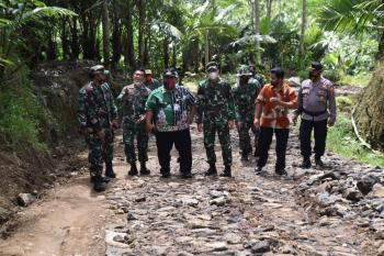 Kasrem 072/Pamungkas Kunjungi TMMD Sengkuyung di Desa Kalibening
