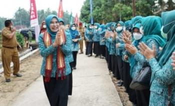 Ketua Tim Penggerak Pemberdayaan dan Kesejahteran Keluarga (PKK) Kabupaten Lampung Selatan Hj. Winarni Nanang Ermanto, Terus Berupaya Dalam Meningkatkan Kapasitas Mutu Kader PKK 