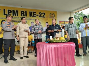 Gubernur Arinal Djunaidi Dianugerahi Penghargaan LPM Award Pada Perayaan HUT Ke-22 Lembaga Pemberdayaan Masyarakat