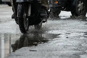 Cuaca Tak Menentu? Yuk, Rawat Motor Secara Berkala Biar Tetap Aman di Jalan