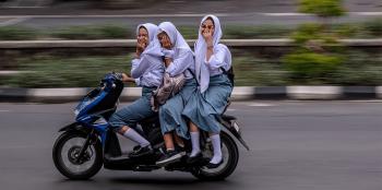 Motor Bonceng Tiga Dilarang, Ini Alasannya   