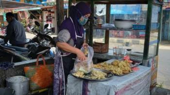 Melonjak: Harga Minyak Goreng Naik, Pedagang Gorengan Menjerit