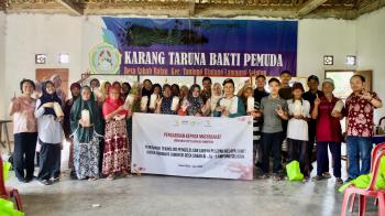 Dosen Dan Mahasiswa Program Studi Biologi dan Teknik Kimia ITERA Ajak Kelompok Tani dan Karang Taruna Desa Sabah Balau Manfaatkan Limbah Perkebunan untuk Budidaya Jamur Tiram
