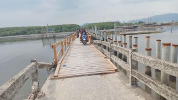 Begini Penampakan Jembatan Darurat di Pulau Pasaran 