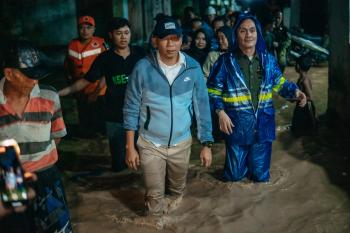 Respon Cepat Gubernur Terpilih Mirza - Jihan Tinjau Korban Banjir di Bandar Lampung 