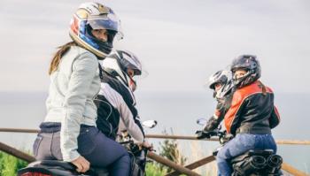 Tetap Waspada Tengok Belakang Sebelum Tancap Gas Sepeda Motor Ya   