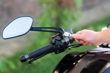 Pakai Cara Ini Agar Spion Macet Bisa Terlepas