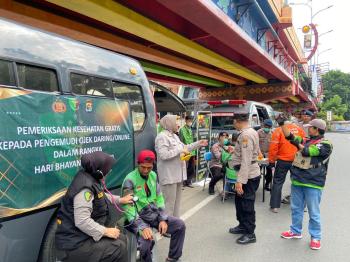 Driver Ojol di Bandar Lampung Dapat Layanan Cek Kesehatan Gratis Dari Polisi, Sambut Hari Bhayangkara ke-79