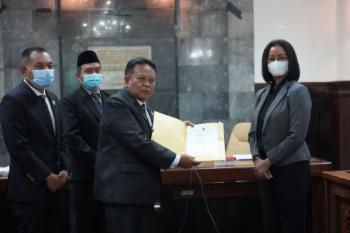 Keraton Ngayogyakarta Hadiningrat n Serahkan Berkas Pencalonan Sri Sultan HB X Sebagai Gubernur DIY