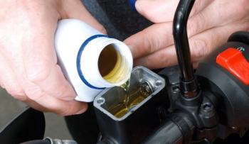 Jangan Lalai Ganti Minyak Rem Motor kalau Tak Mau Celaka di Jalan Astra Motor Imam Bonjol Lampung Ingatkan Pentingnya Perawatan Sistem Pengereman