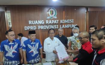 Ketua DPRD Lampung Berdialog Dengan Pengunjuk Rasa Gedor Lampung Terkait Usulan Perda Transportasi Online di Lampung