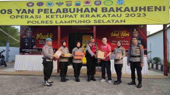 Berbagi Kasih PSMTI Lampung Kepada Petugas Posko-posko Mudik di Pelabuhan BakauheniÂ 