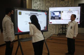 Siap Raih Predikat WBK 2025, Kakanwil Santosa Pimpin Penandatanganan Komitmen Bersama ZI