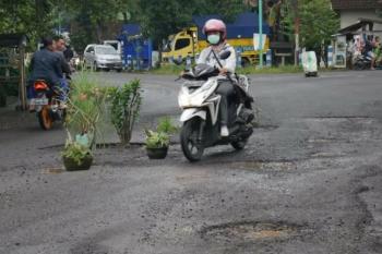 Teknik Dasar Berkendara Di Jalan Rusak