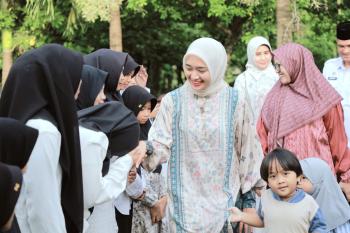 Wagub Jihan Nurlela Safari Ramadan dan Buka Puasa Bersama Anak-Anak Panti Asuhan di Agropark PKK Lampung Selatan