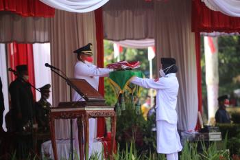 Haru dan Bangga, Anak Petani Kopi Juga Berprestasi Pembawa Baki Bendera Sangsaka Dalam HUT RI di Lambar