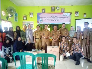 BKKBN Provinsi Lampung Serahkan Bantuan Alat Teknologi di Tiga Kecamatan