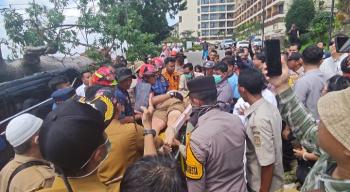 Tiga Jam Proses Evakuasi, Korban Tertimpa Pohon Tumbang Berhasil Diselamatkan