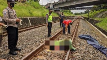 PNS Warga Sentolo Diduga Depresi, Tabrakkan Diri ke KA Bandara YIA