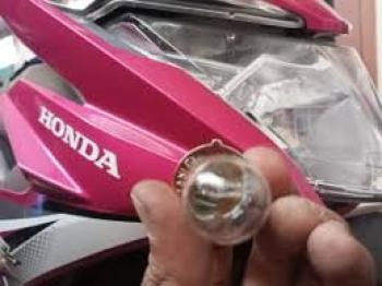 Perhatikan Ini Sebelum Ganti Bohlam Lampu Sepeda Motor 