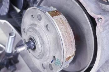 Hati-hati, Ini Pertanda Kampas Kopling Motor Matic Menipis   
