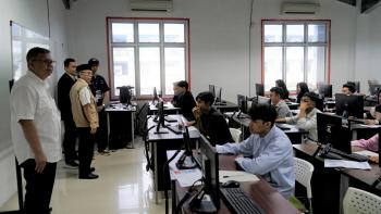 Tinjau Pelaksanaan UTBK, Rektor Itera Beri Semangat Peserta Sebelum Ujian