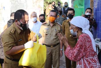 Gubernur Arinal Hadir di Tengah Masyarakat Berikan Sembako di Masa Sulit Pandemi Covid-19