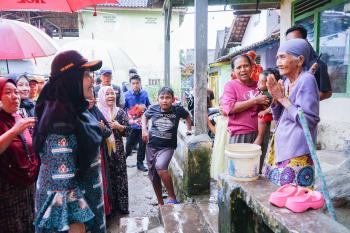 Walikota Eva Dwiana Tinjau Langsung Lokasi Terdampak Banjir di Bandar Lampung