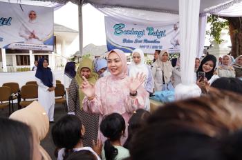 Antusiasme Warga Warnai Kegiatan Berbagi Takjil PKK dan DWP Ptovinsi Lampung