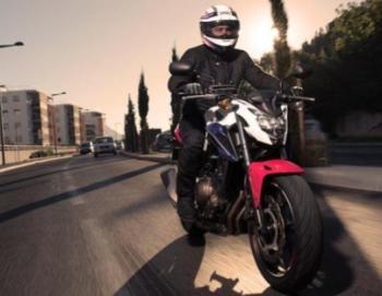 Apa Itu Defensive Riding Agar Selamat Di Jalan?   