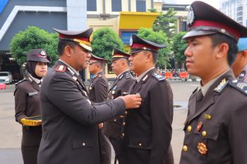 Puluhan Personel Polresta Bandar Lampung Raih Satya Lencana Pengabdian