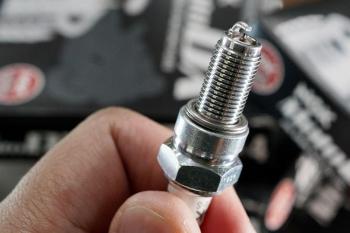 WAJIB TAHU! Seperti Ini Cara Motor Matic â€˜Bicaraâ€™ Butuh Ganti Busi Baru