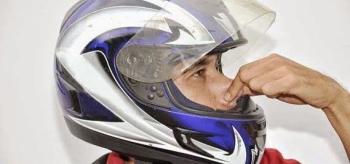 Cegah Bau Tak Sedap Pada Helm