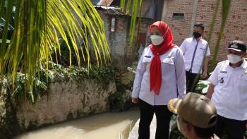Eva Dwiana: Dalam Waktu Dekat Sungai dan Drainase Kalibalau Kencana Akan Dinormalisasi