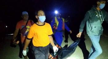 Evakuasi Mayat Pria Tanpa Kepala Dibawah Tebing Pantai Ngluwen SaptosariÂ 